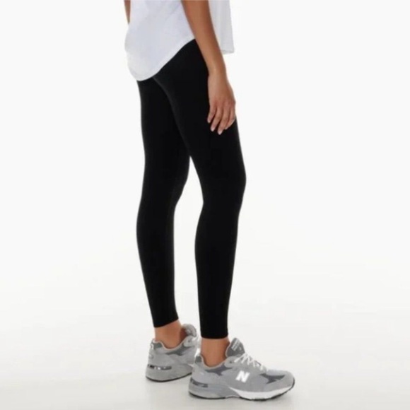 Aritzia The Group Babaton black leggings - Picture 2 of 6